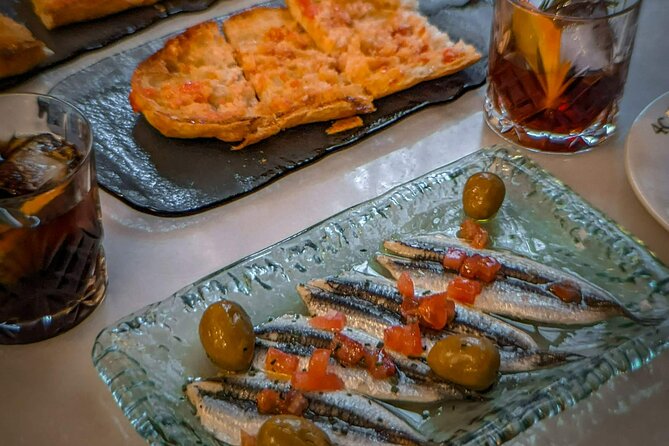 Vidavivida Wine Journey Food and Culture Tour in Barcelona - Getting There: Plaça de Catalunya and the Banc d’Espanya Meet-Up