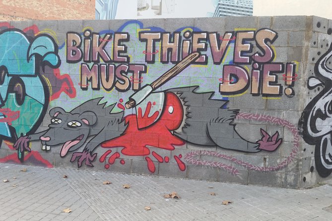 Visite insolite de Barcelone à vélo (en français) - Parc del Centre del Poblenou et Jean Nouvel: un arrêt qui remet la ville d’équerre