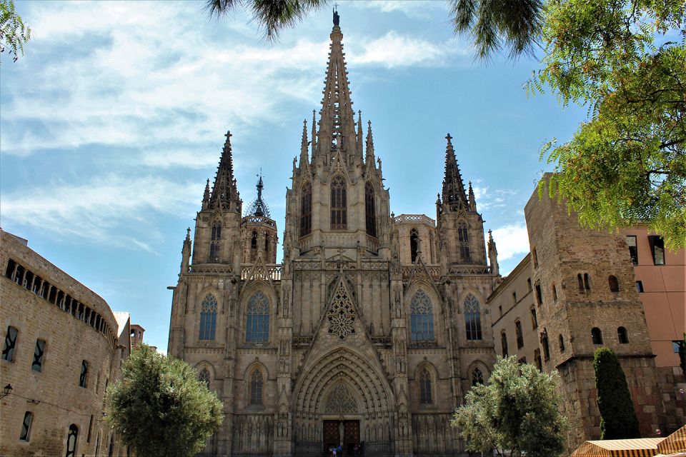Walking Tour Gothic Quarter and Ramblas+Boat Trip - Key highlights before you go