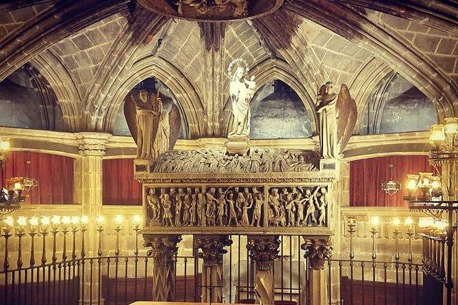Walking Tour Mysteries and Legends of Barcelona and its Ghosts - Carrer de la Portaferrissa: Old Masonic Lodge and the Four Elements