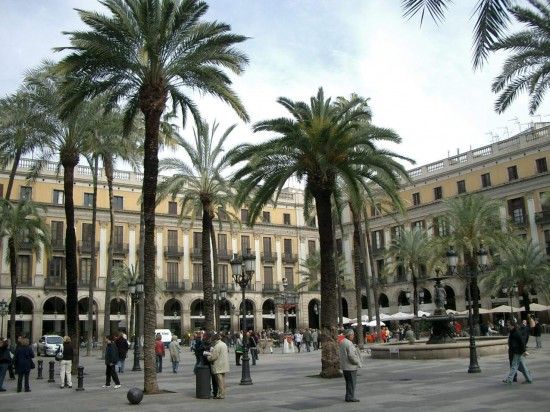 Walking Tour on Barcelona Old Town 3-Hour - La Rambla and La Boqueria: shopping smart in 90 minutes