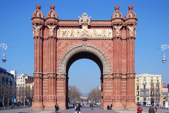 Welcome Tour in Barcelona - Ending at Mercat de la Boqueria: a natural place to keep exploring