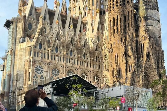 Wonders of Gaudi: Park Guell & Sagrada Familia Private Tour - Two Gaudí Icons, One Private 4-Hour Plan