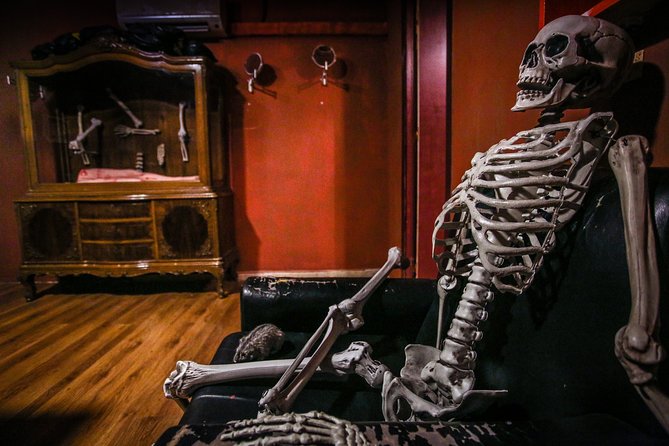 Xcape Room Bcn: Corpse Gallery Escape Room Barcelona - Team size, pacing, and group dynamics that work best