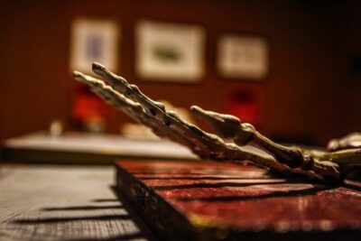Xcape Room Bcn: Corpse Gallery Escape Room Barcelona - Price and logistics: how to think about value in Barcelona