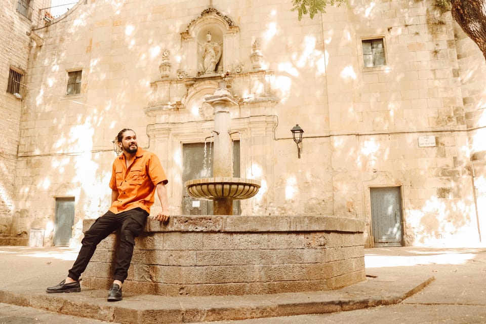 ✅ Barcelona: Sightseeing Professional Photoshoot Session - Gothic Quarter stops: dramatic stone, smart angles, and real posing help