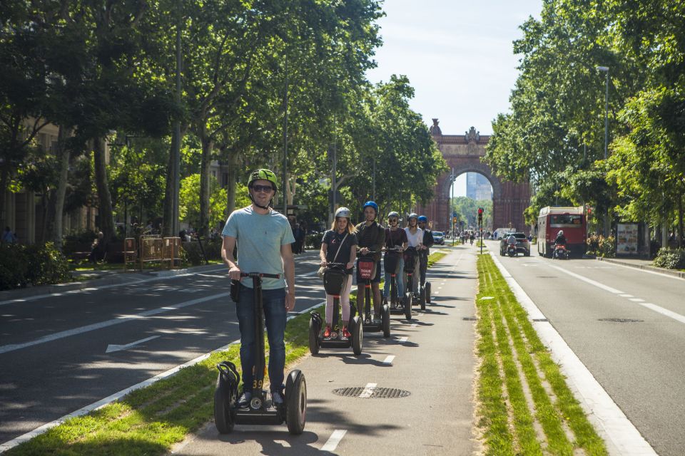 ❤️Barcelona Segway Tour ❤️ with a Local Guide - Parc de la Ciutadella and the Monumental Fountain near Gaudí’s mark
